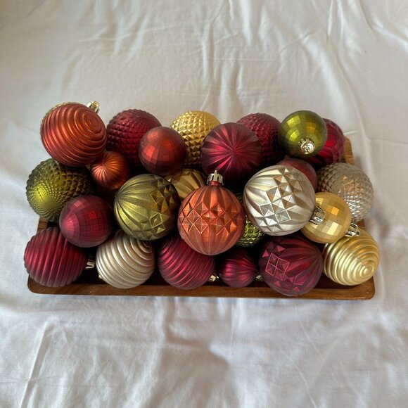 30ct Textured Gold, Silver, Green, Maroon and Rust Ornaments - Picture 4 of 14